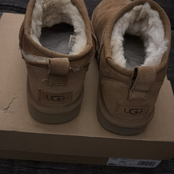 UGG tan classic mini size 7 - Picture 2 of 6
